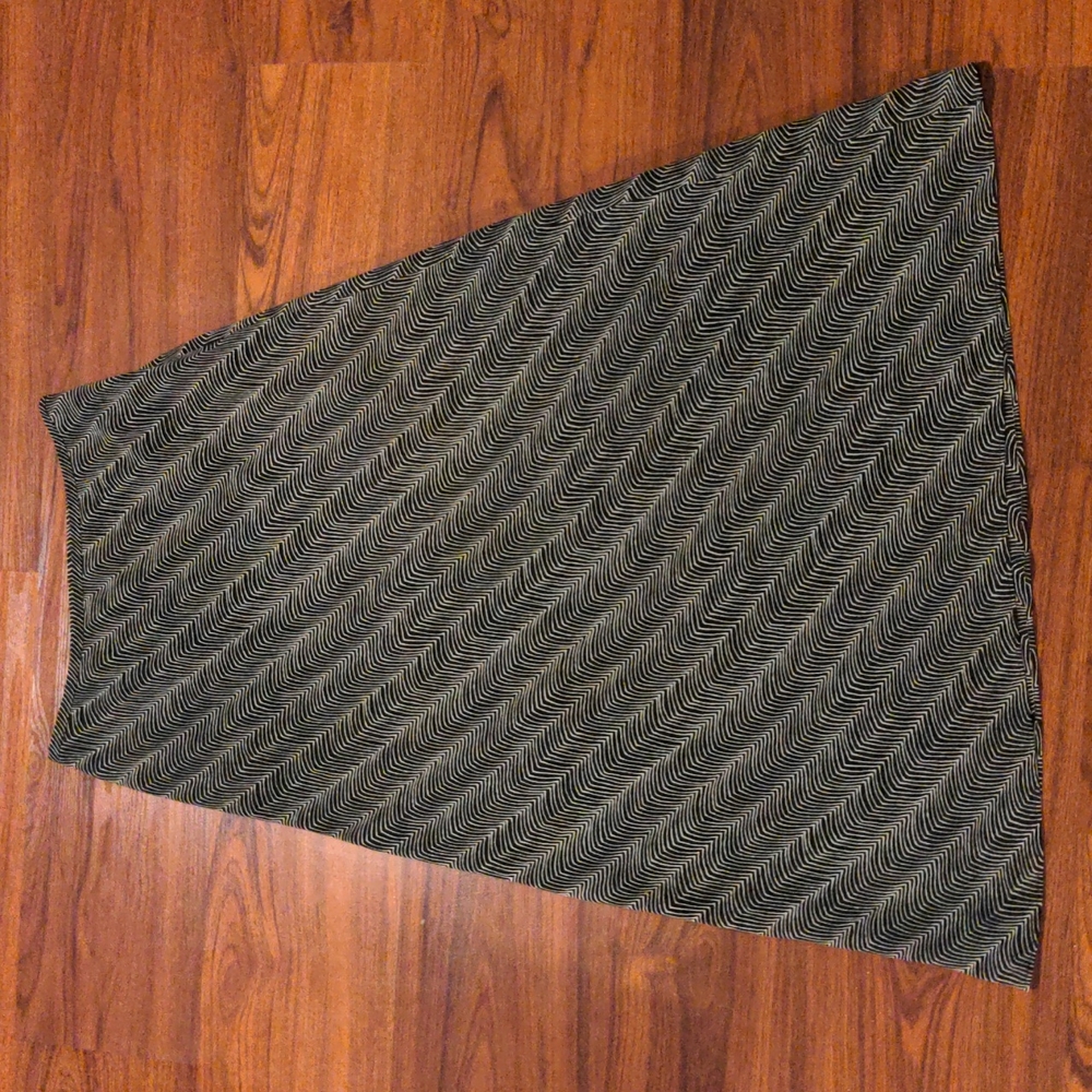 ⭐ Ann Taylor Full Length Maxi Skirt - Black with Diagonal zig zag …